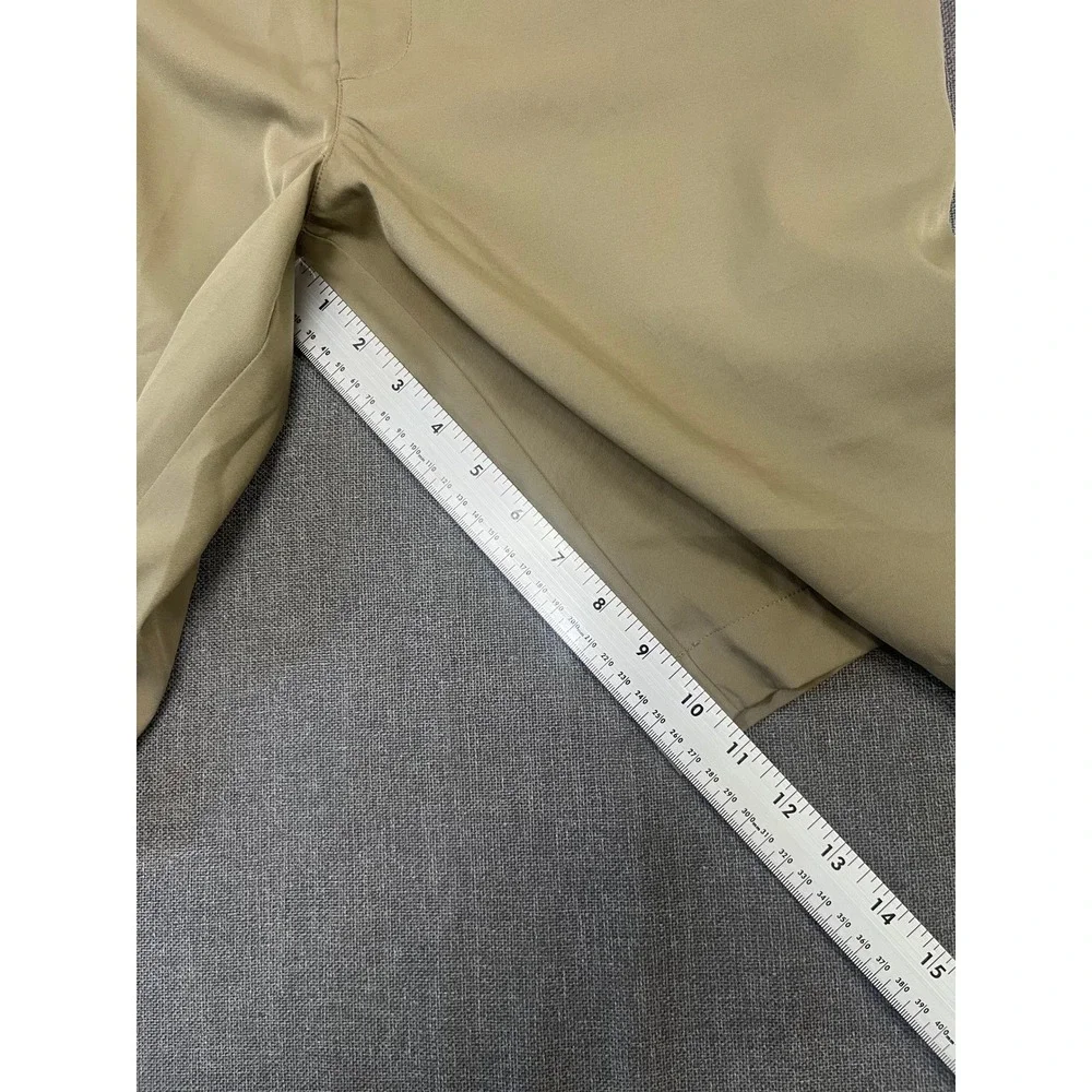 Nike Golf Men Khaki Tan Flat Front Performance Shorts Size 36 Embroidered Swoosh